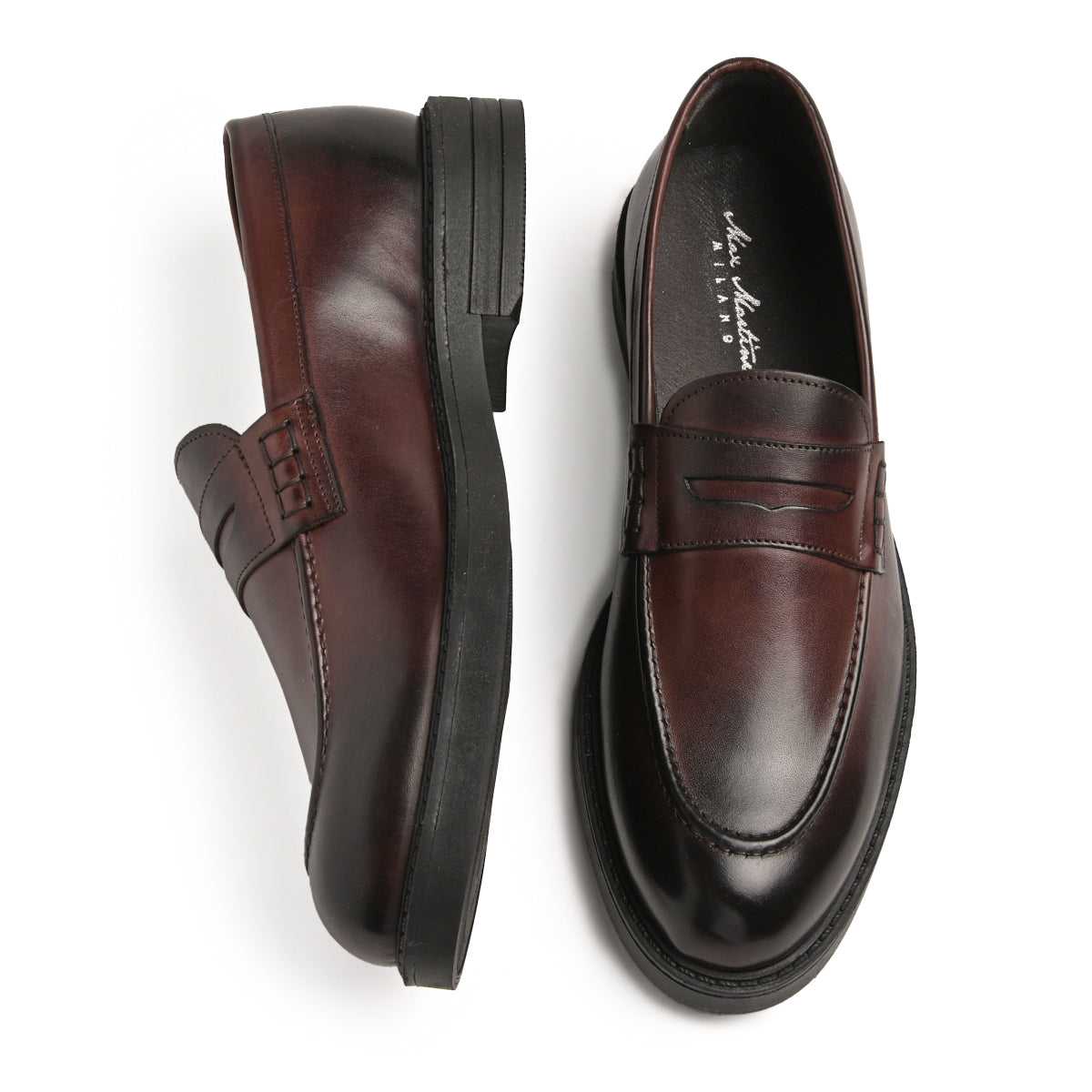 Mocasín de madera antigua