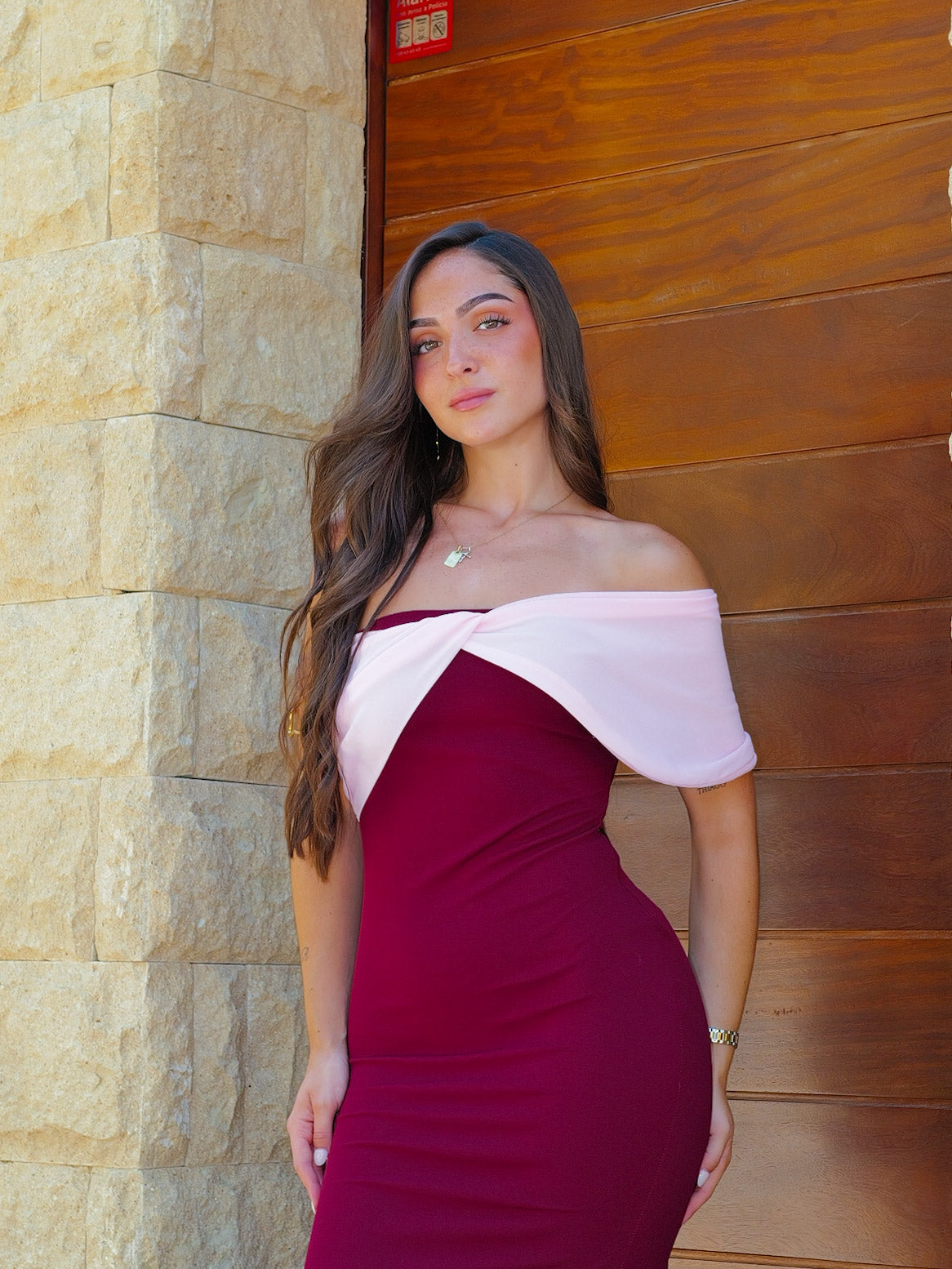 Vestido asim manga multi burdeos