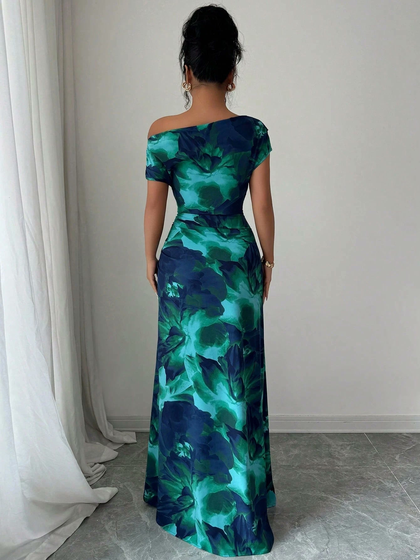 Vestido Esmeralda — Largo Satinado Hombros Descubiertos