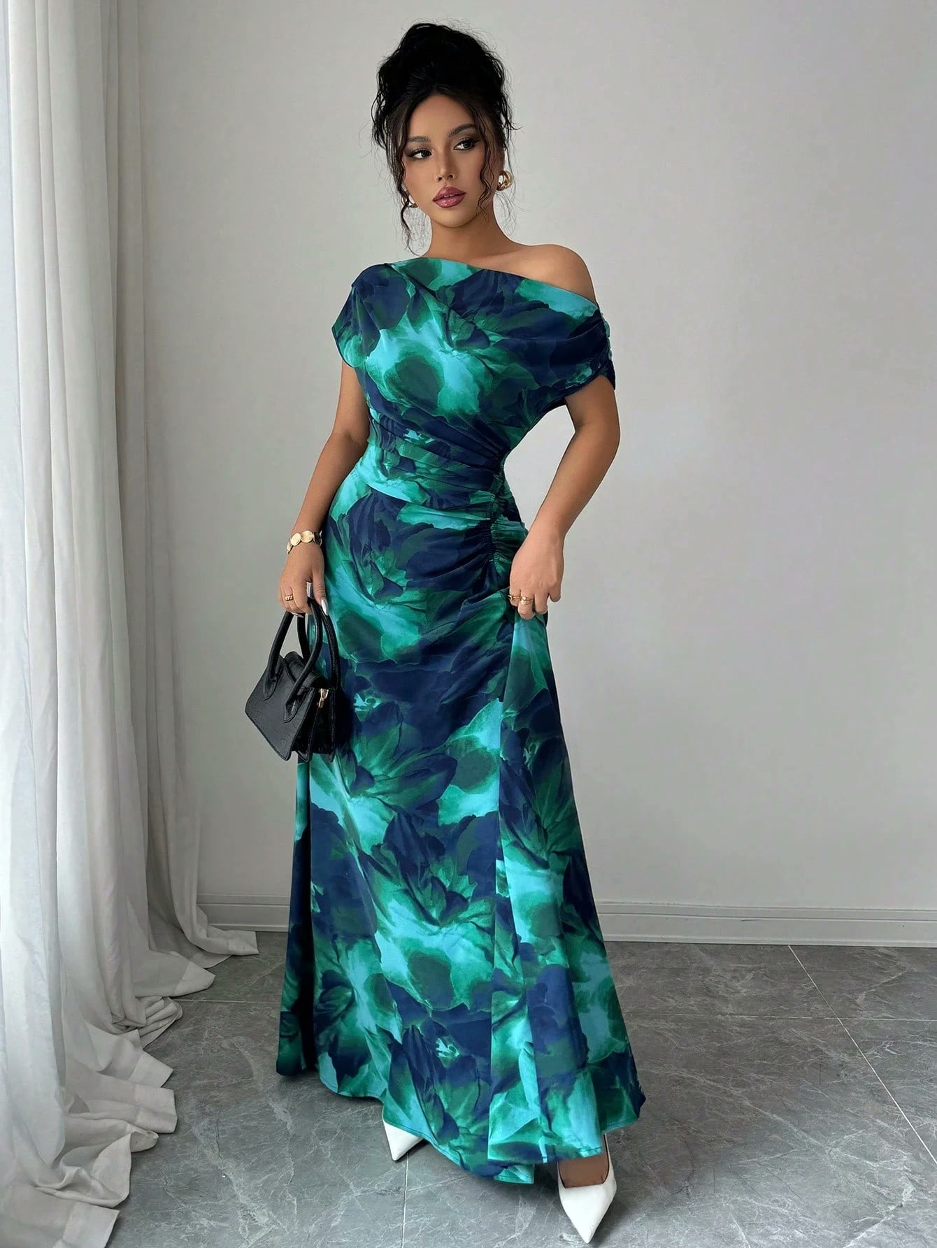 Vestido Esmeralda — Largo Satinado Hombros Descubiertos