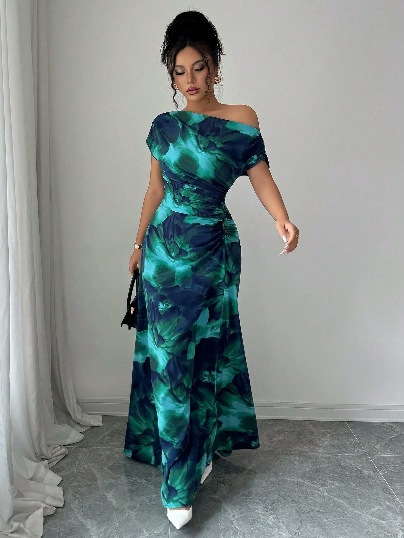 Vestido Esmeralda — Largo Satinado Hombros Descubiertos