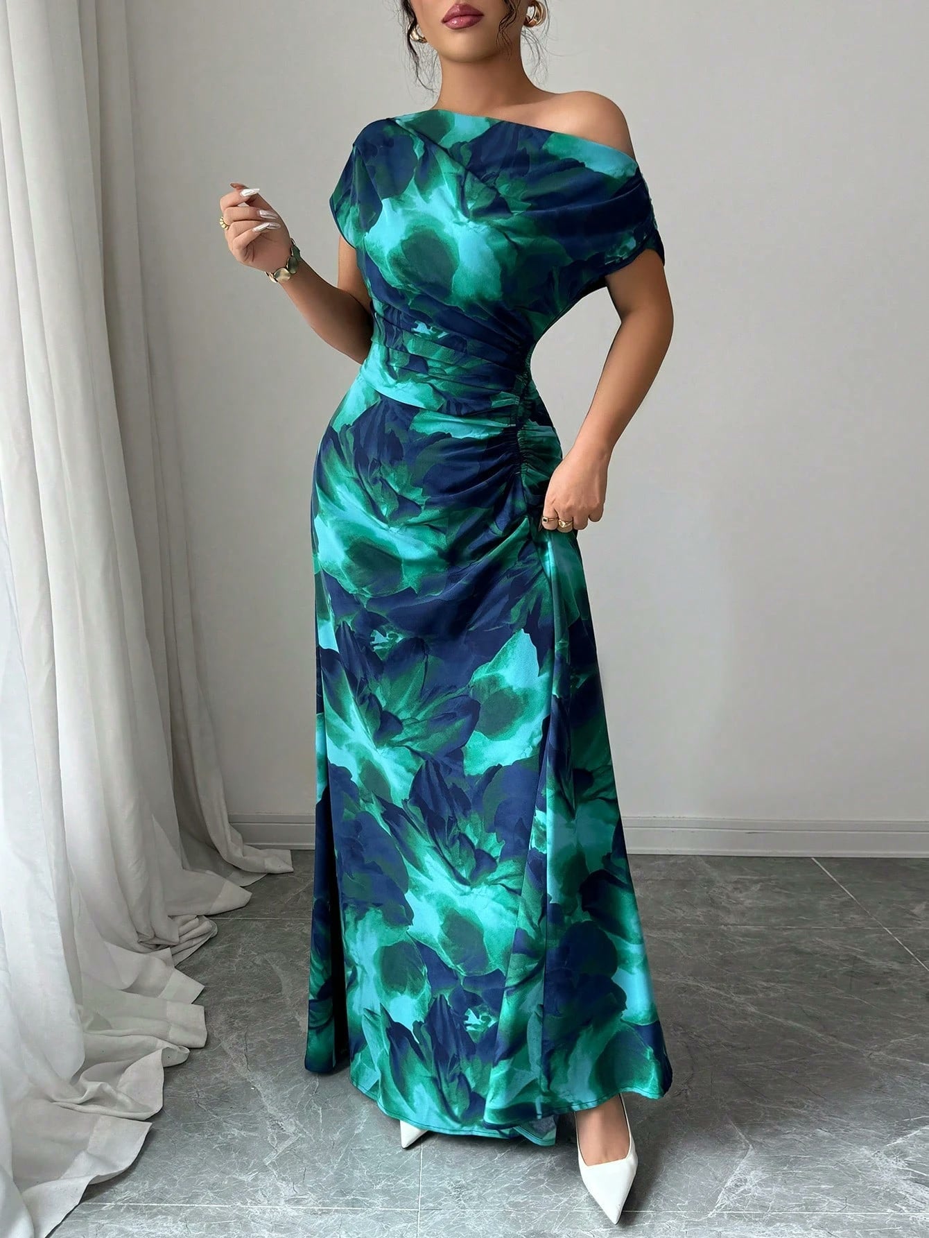 Vestido Esmeralda — Largo Satinado Hombros Descubiertos