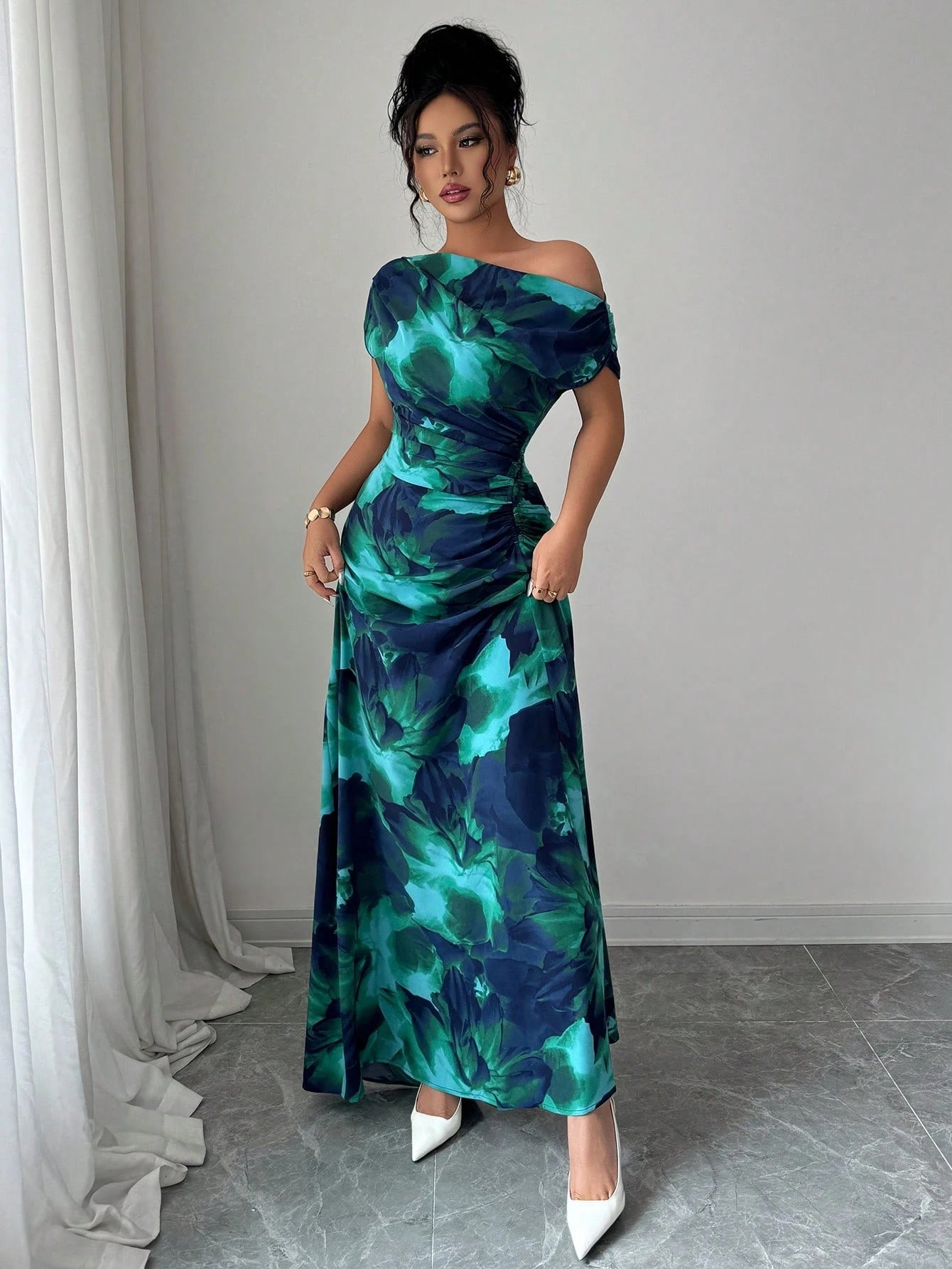 Vestido Esmeralda — Largo Satinado Hombros Descubiertos