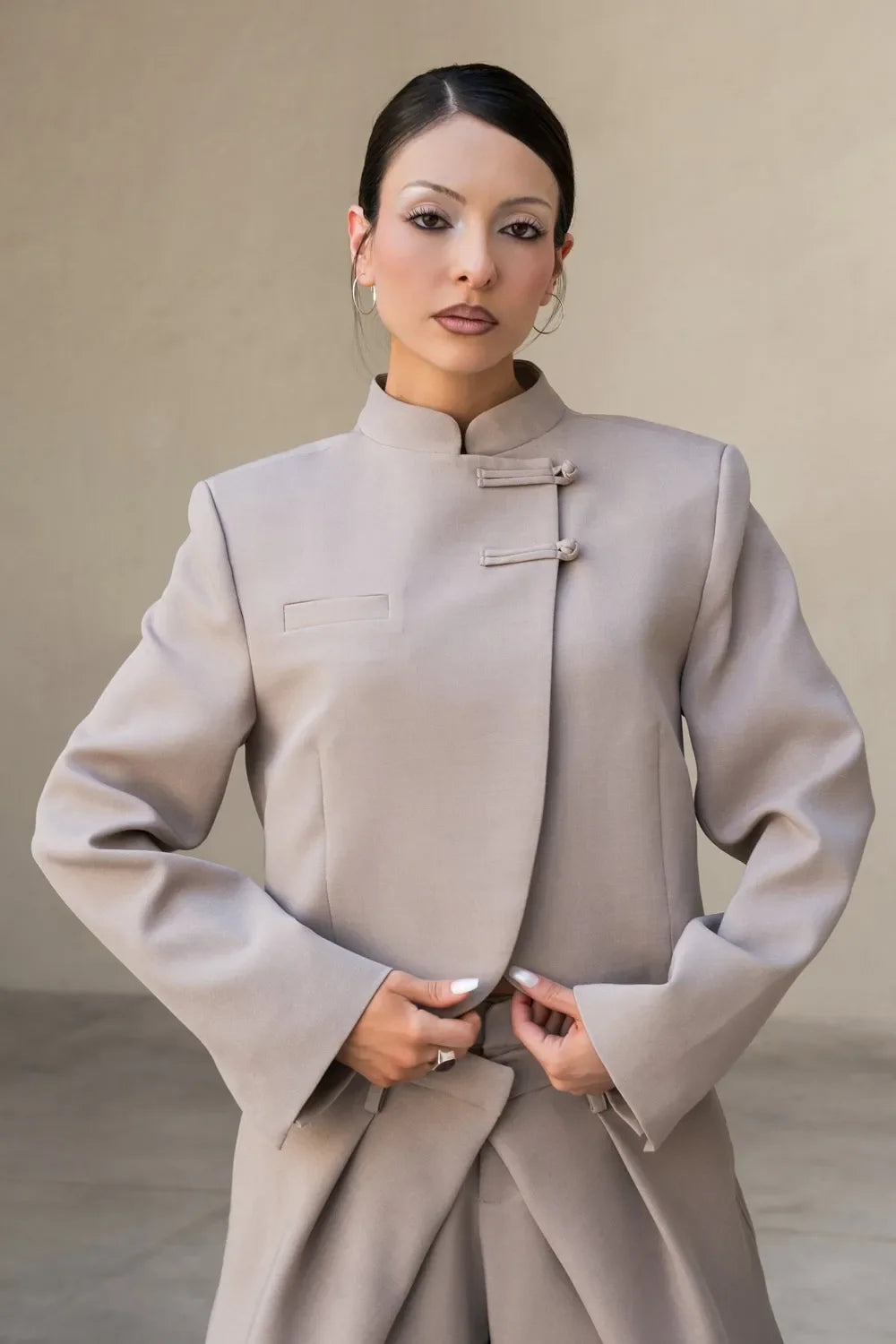 Blazer corto de cuello mao