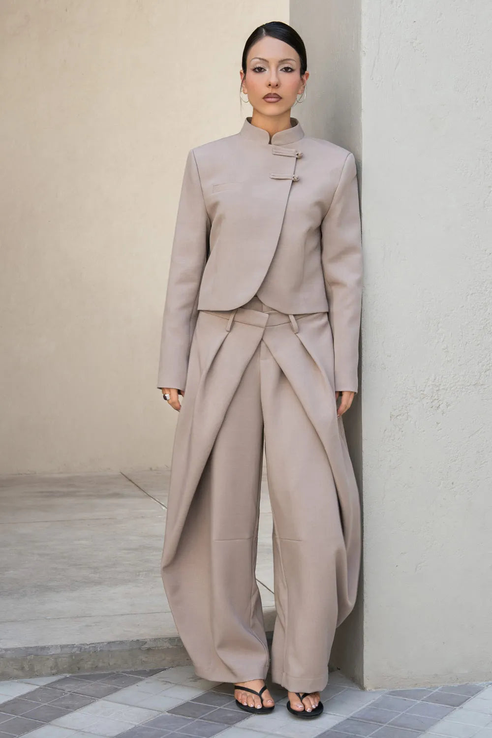 Pantalón fit barrel cruce doble