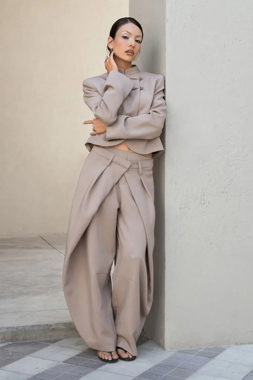 Pantalón fit barrel cruce doble