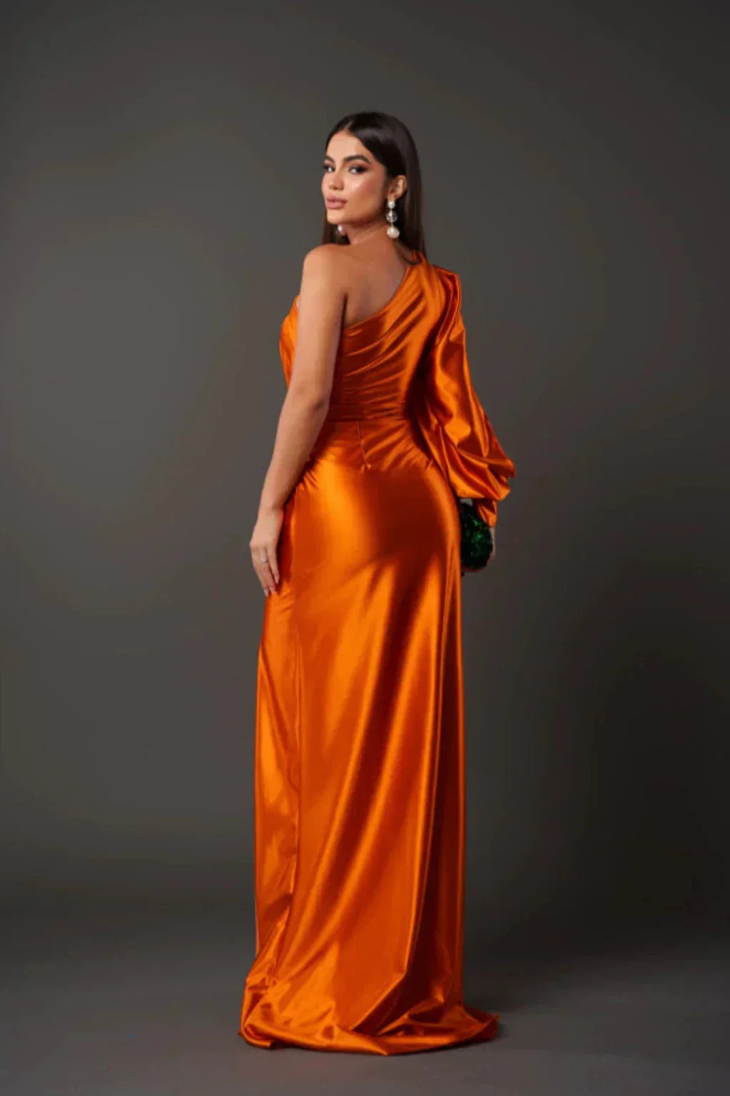 Valeria | Vestido satinado de una manga