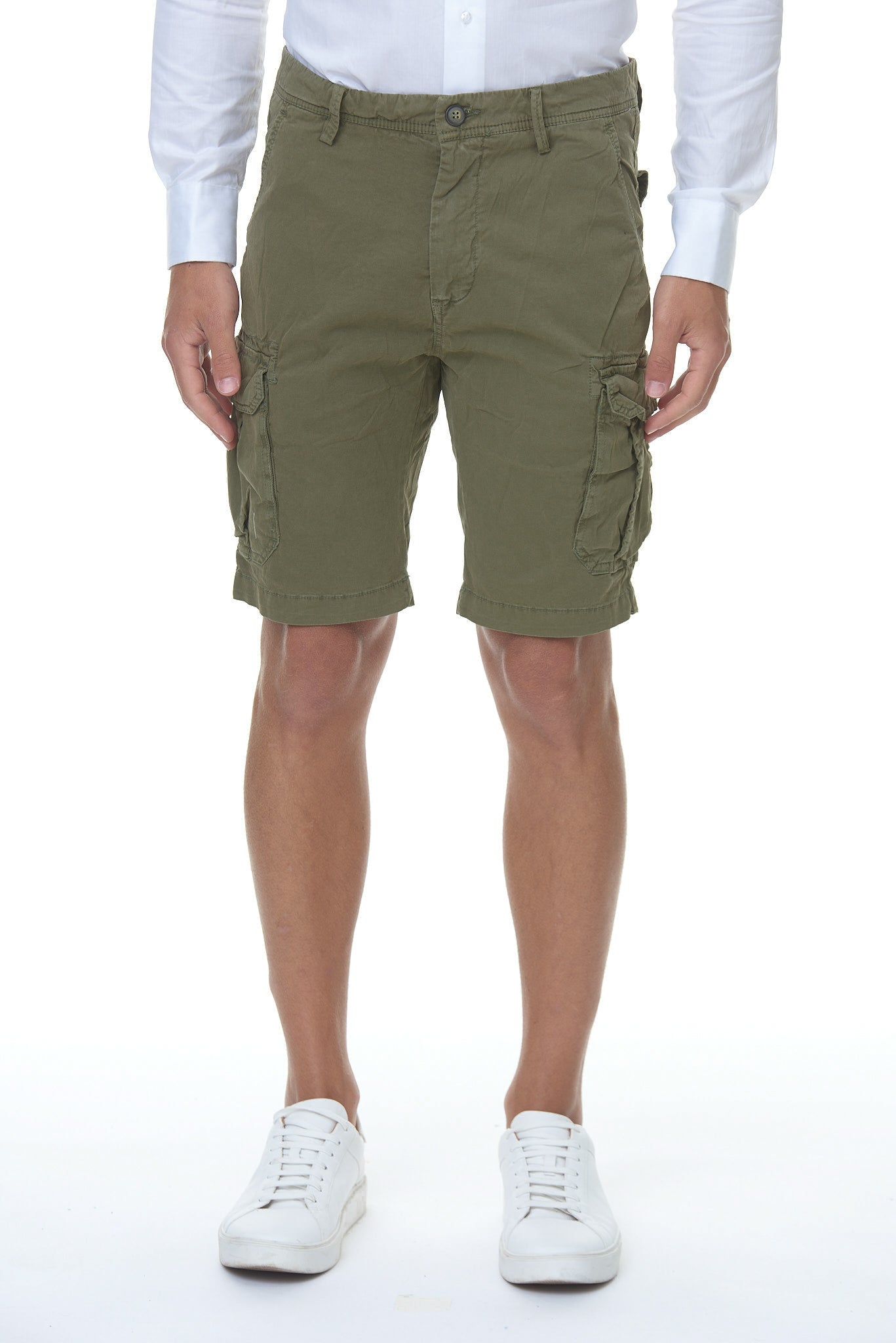 Bermudas Hombre con Tasconi verde militar