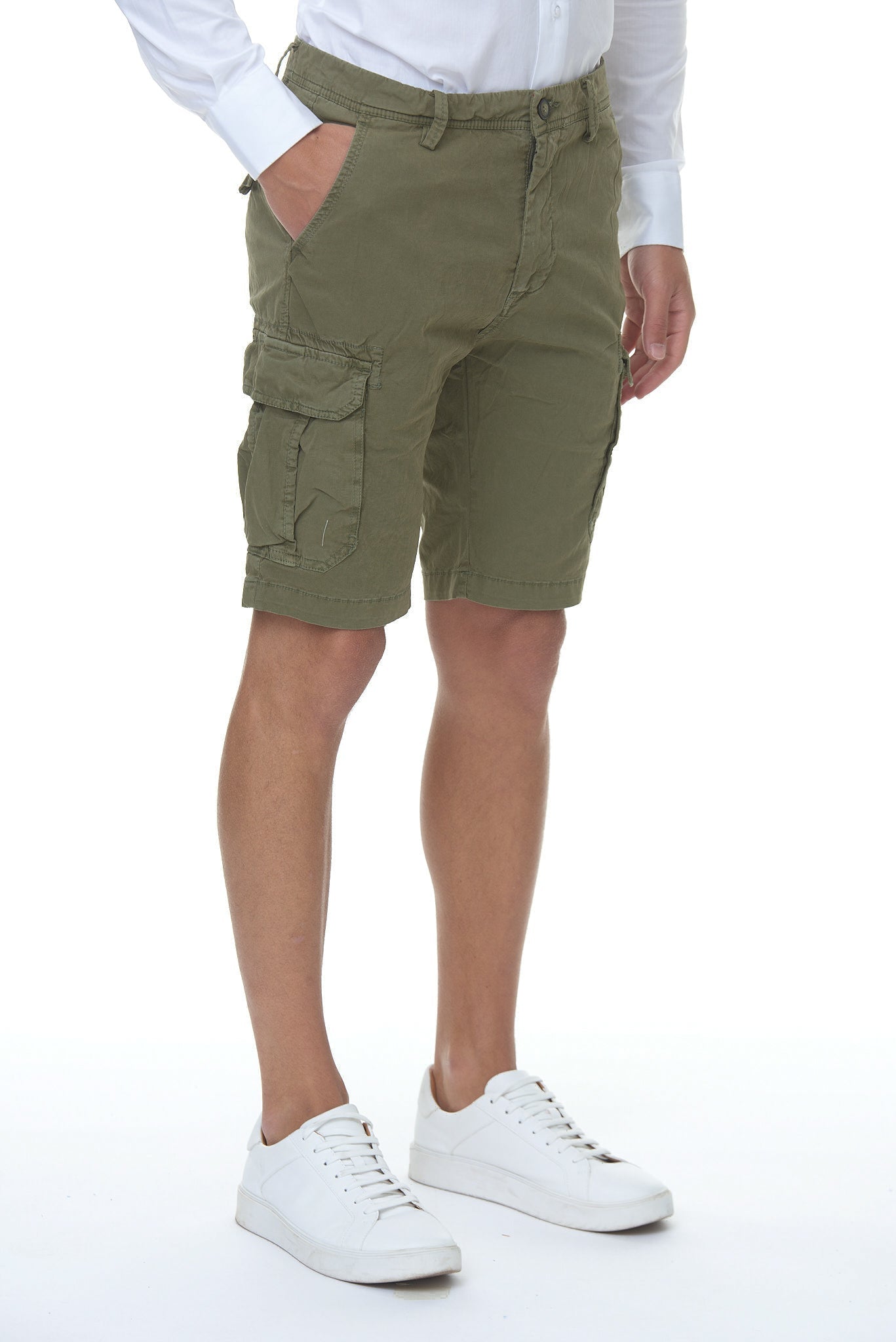 Bermudas Hombre con Tasconi verde militar
