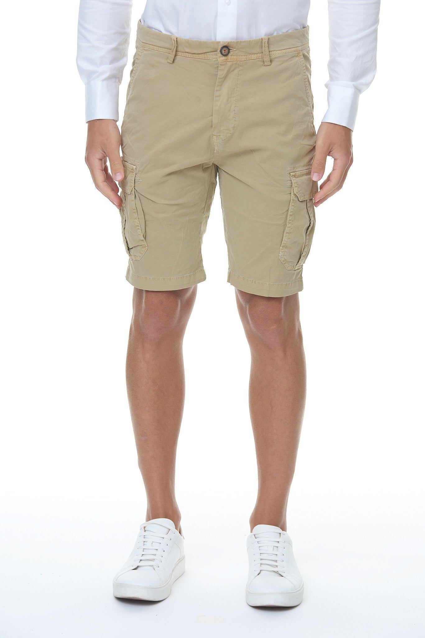 Bermudas con bolsillos beige