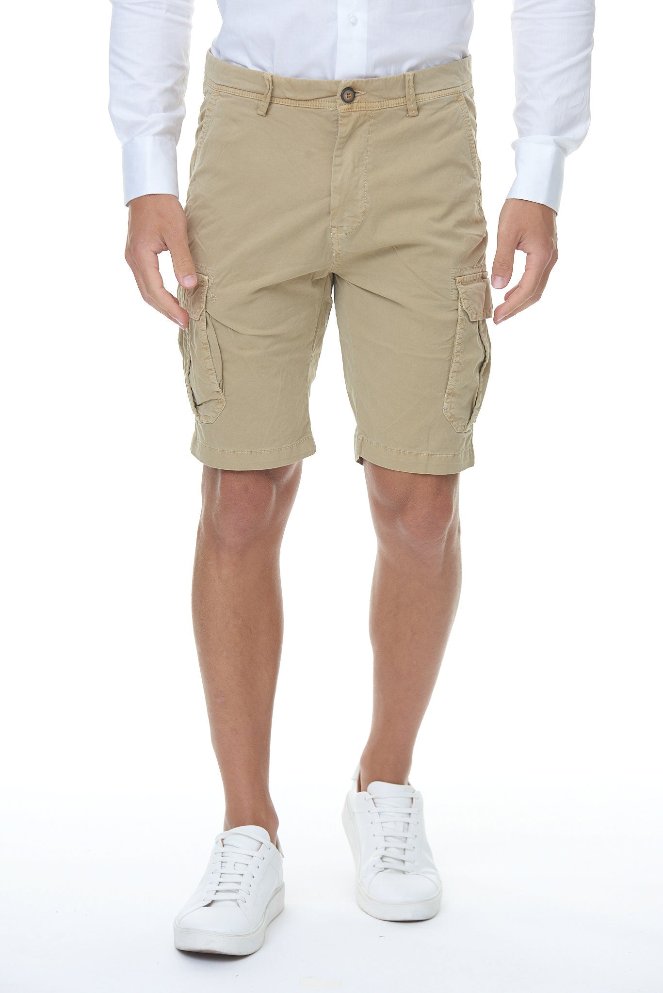 Bermudas con bolsillos beige