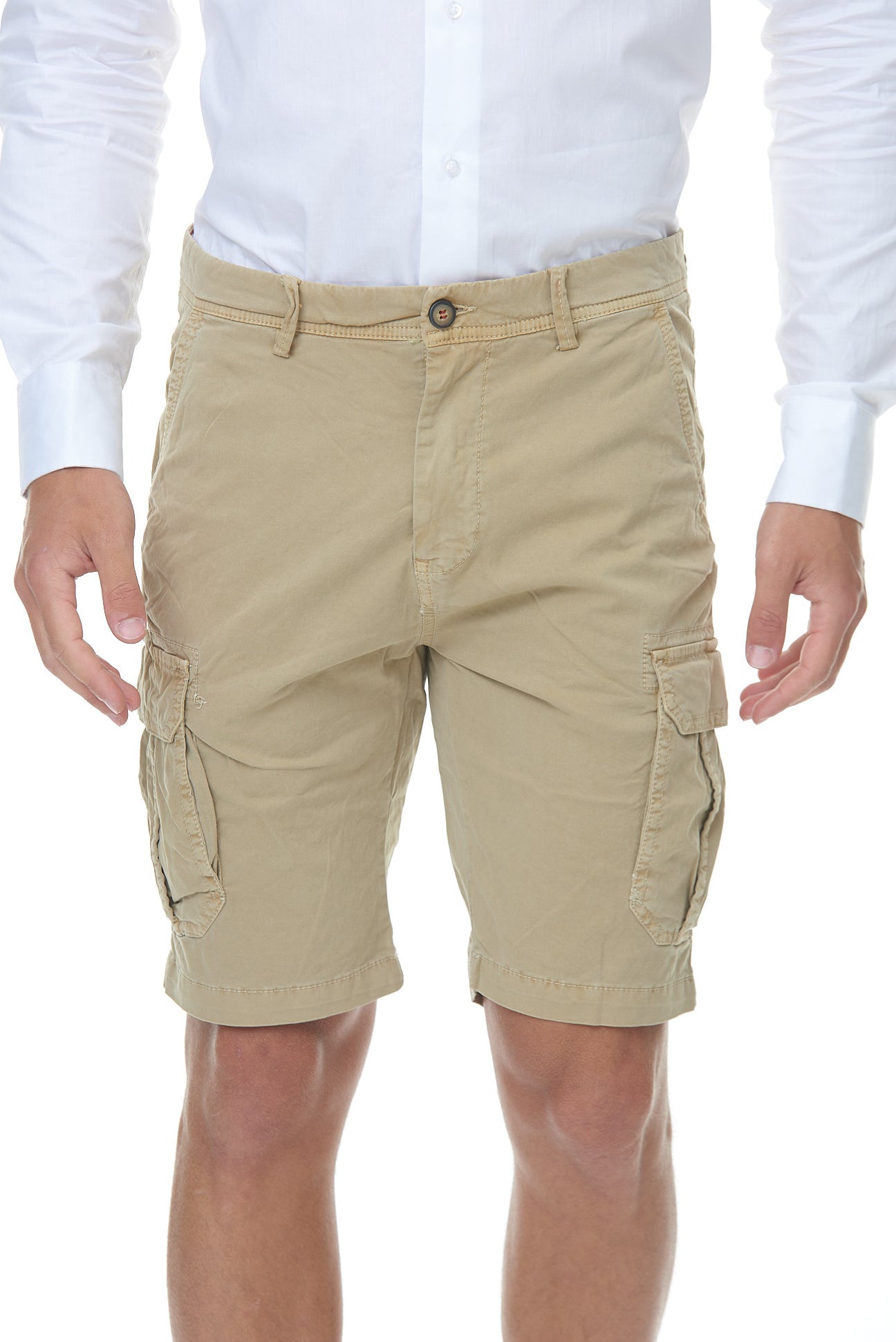 Bermudas con bolsillos beige